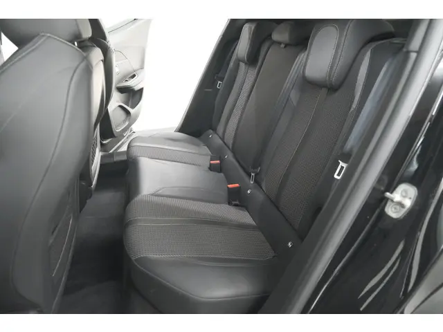 Peugeot 2008 PureTech 130 GT-Line 2020 Benzine 30