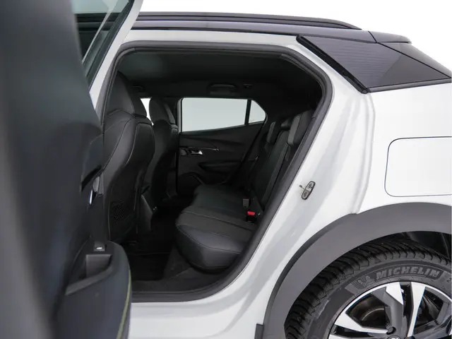 Peugeot e-2008 EV GT 50 kWh {SOH-91%} 2021 Elektrisch 9