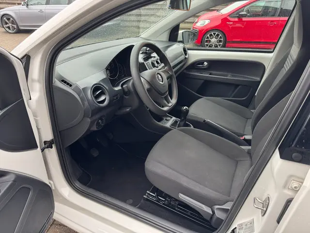 Volkswagen up! 1.0 BMT move up! 2017 Benzine 13