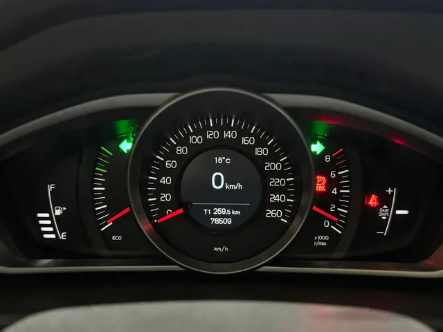Volvo V40 2.0 T2 Momentum NAVI CRUISE PDC 2017 Benzine 24