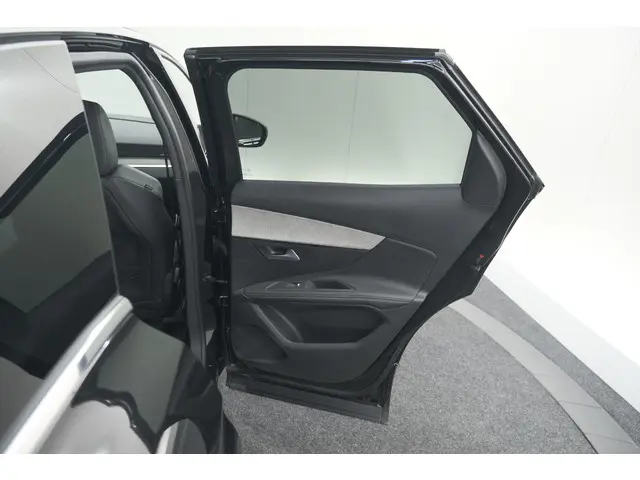 Peugeot 3008 1.2 Hybrid 136 GT 2024 Hybride Benzine 72