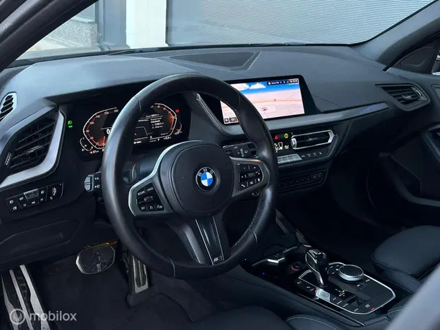 BMW 1 Serie 118i M Pack Sport NAV LED LEER 2021 Benzine 14
