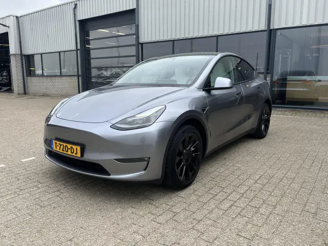 Tesla Model Y Long Range AWD 75 kWh 2023 Elektrisch 60