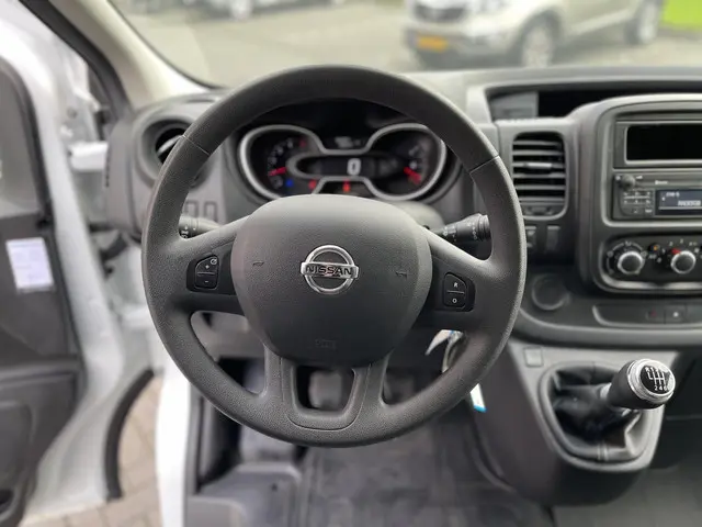Nissan NV300 2.0 dCi 120 L2H1 Acenta 2021 Diesel 12