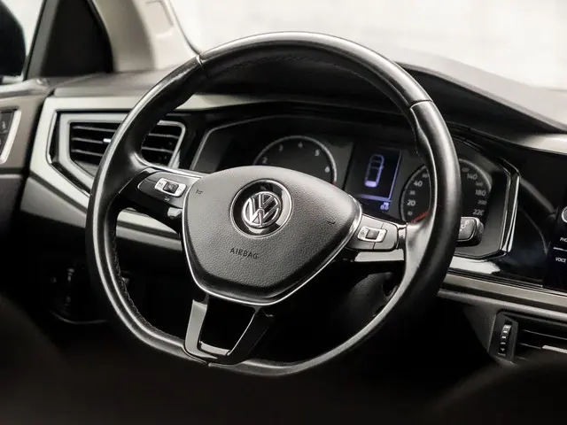Volkswagen Polo 1.0 TSI Sportline 2019 Benzine 17