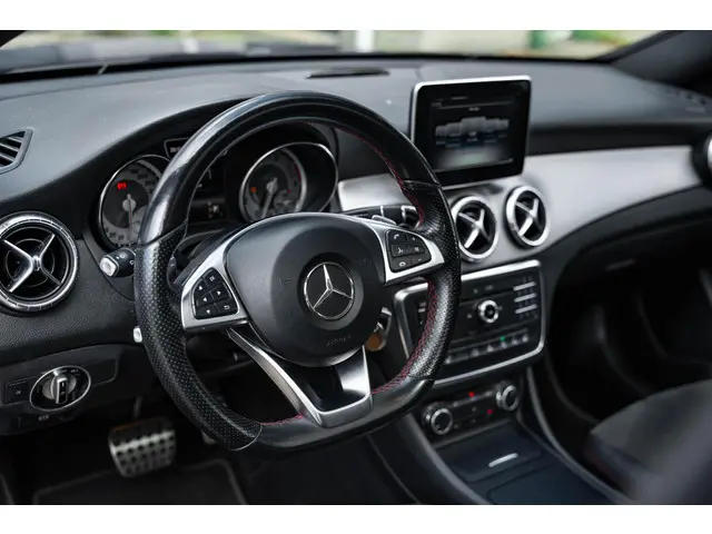 Mercedes-Benz CLA 180 AMG 2015 Benzine 9