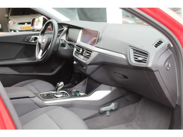 BMW 1 Serie 118i//Navi//Carplay//Trekhaak!! 2019 Benzine 24