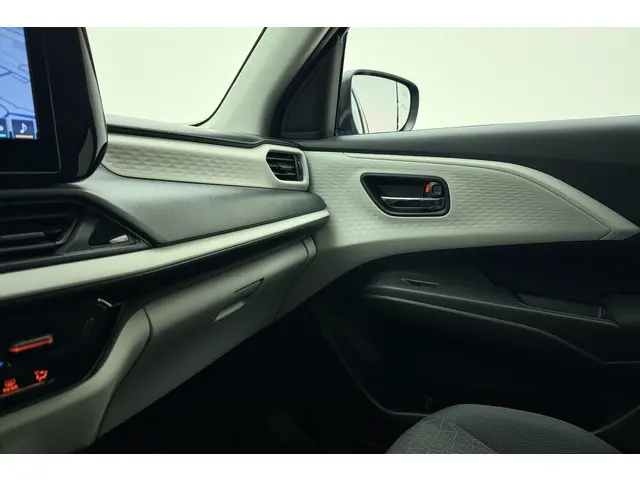 Suzuki Swift 1.2 Select Smart Hybrid 2025 Benzine 28