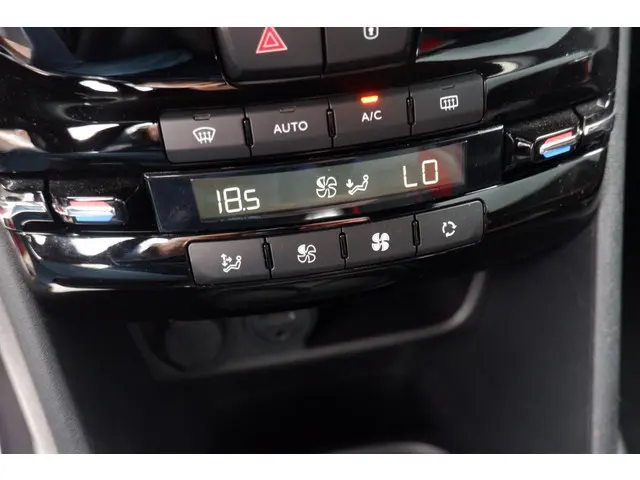 Peugeot 208 1.6 e-THP GTi 2017 Benzine 12