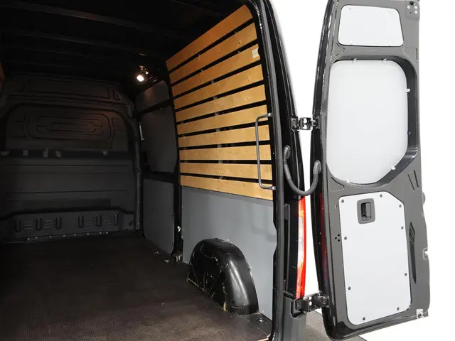 Mercedes-Benz Sprinter L2H2 2022 Diesel 38
