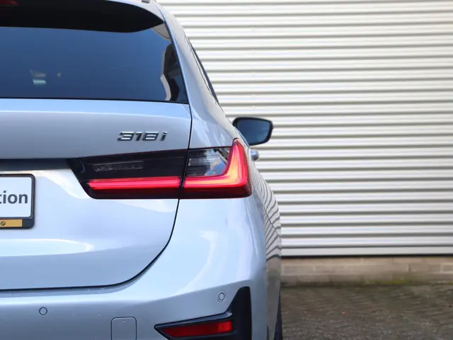 BMW 3 Serie Touring 318i 2020 Benzine 30