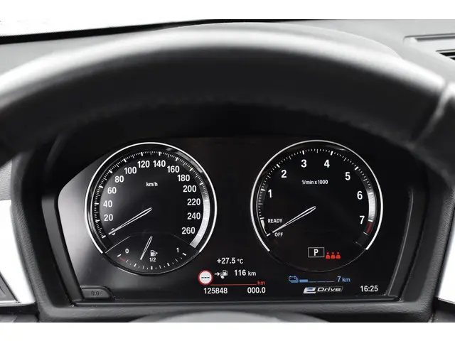 BMW X1 xDrive25e 2022 Hybride Benzine 7