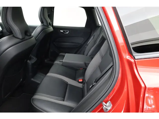 Volvo XC60 T8 Recharge R-Design 2022 Hybride Benzine 25