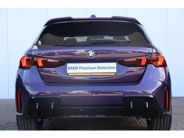 BMW 1 Serie 120 M Sport Design Edition 2025 Benzine 8