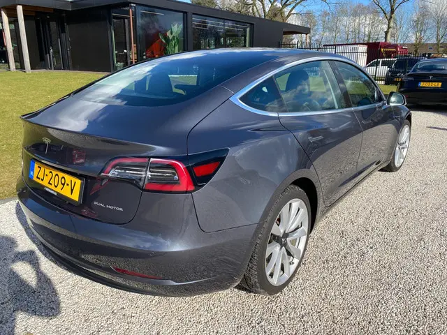 Tesla Model 3 Long Range AWD 75 kWh 2019 Elektrisch 18