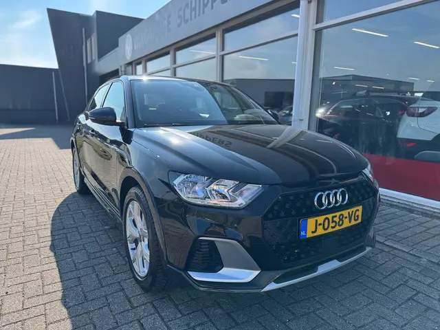 Audi A1 citycarver 30 TFSI epic 2020 Benzine 2