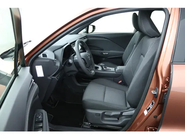 Lexus LBX Business Line 2WD 2026 Hybride Benzine 16