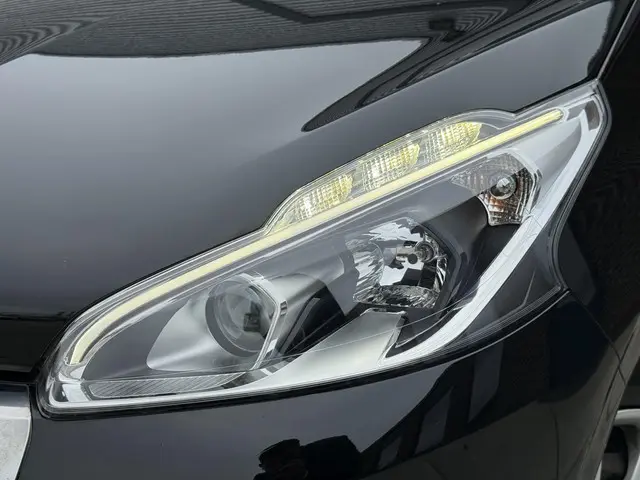 Peugeot 208 1.2 PureTech Blue Lion 2017 Benzine 32