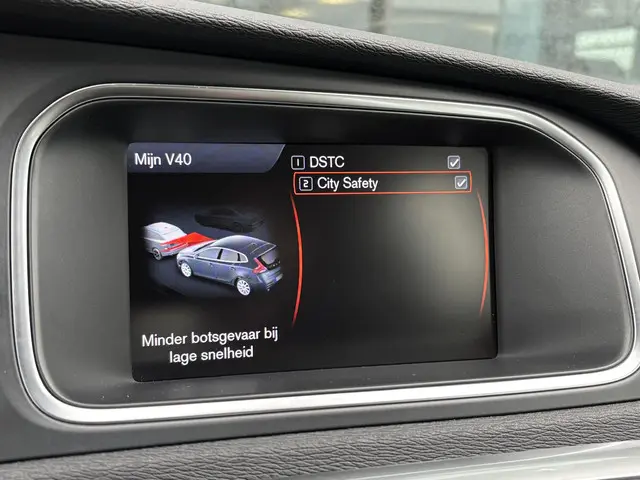 Volvo V40 1.6 T4 Momentum 2013 Benzine 19