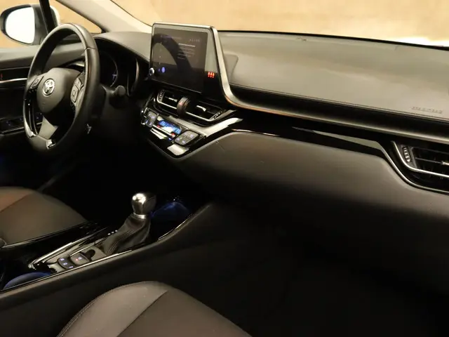 Toyota C-HR 1.8 Hybrid Dynamic 2023 Hybride Benzine 9