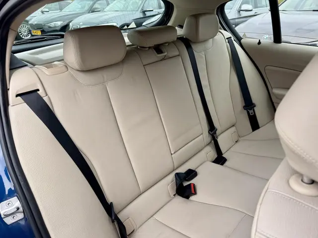 BMW 1 Serie 116i High Executive 2013 Benzine 32