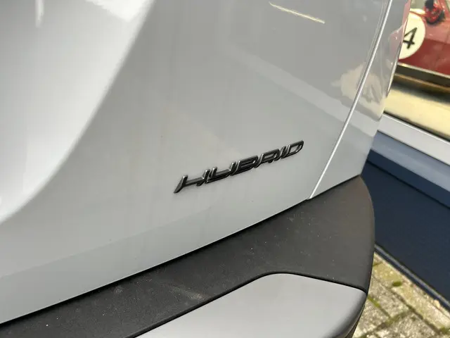 Peugeot 2008 1.2 Hybrid 145 PK GT 2025 Hybride Benzine 36