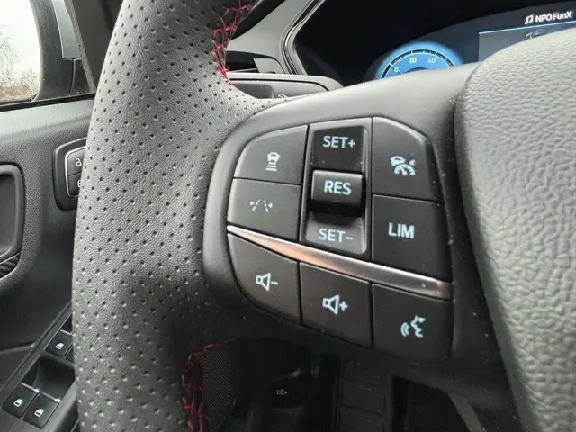 Ford Kuga 2.5 PHEV ST-Line X 2025 Hybride Benzine 13