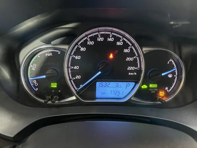 Toyota Yaris 1.5 Hybrid Design 2017 Hybride Benzine 15