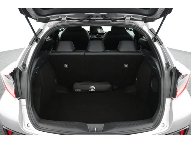 Toyota C-HR 1.8 Hybrid Bi-Tone 2018 Hybride Benzine 23