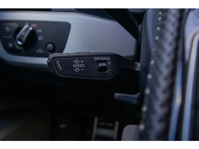 Audi A4 Avant 45 TFSI quattro edition one 2020 Benzine 23