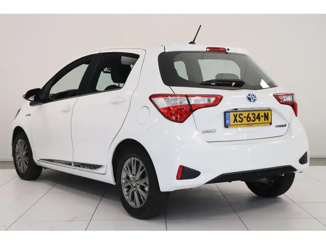 Toyota Yaris 1.5 Hybrid Executive 2019 Hybride Benzine 8