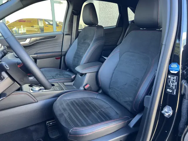 Ford Kuga 2.5 PHEV ST-Line X 2024 Hybride Benzine 37