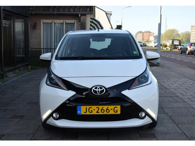 Toyota Aygo 1.0 VVT-i x-play 2016 Benzine 9