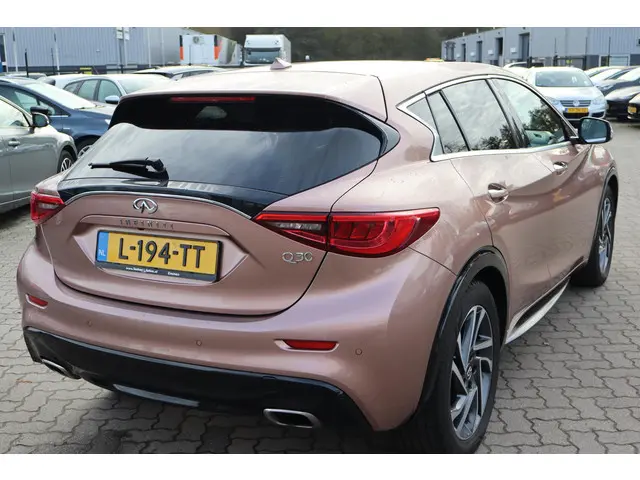 Infiniti Q30 1.6t Premium Tech 2016 Benzine 5