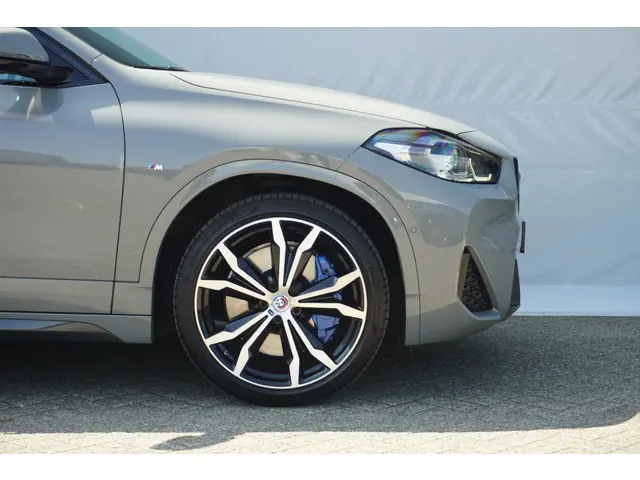 BMW X2 sDrive20i 2022 Benzine 4