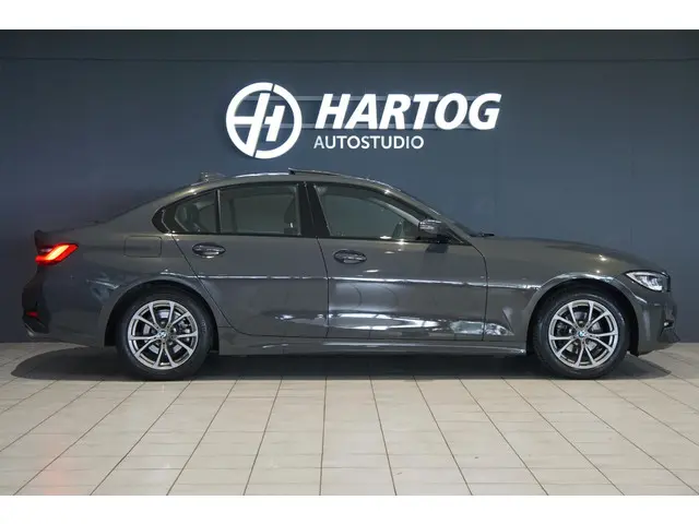 BMW 3 Serie 318i High Executive 2021 Benzine 10