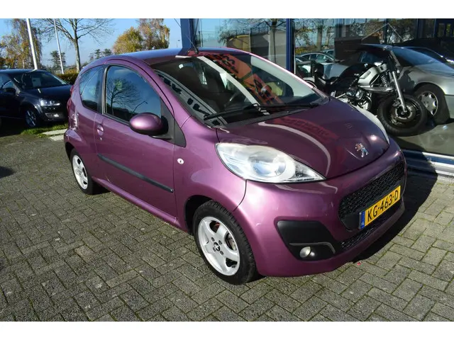 Peugeot 107 1.0 Active 2012 Benzine 4