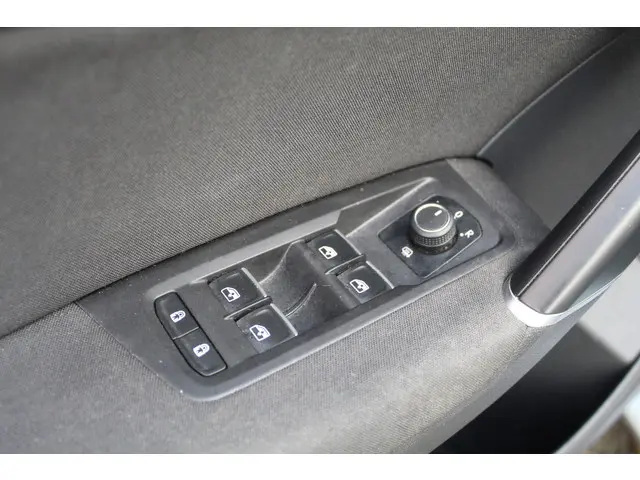 Volkswagen Touran 1.2 TSI Highline 7p 2016 Benzine 6