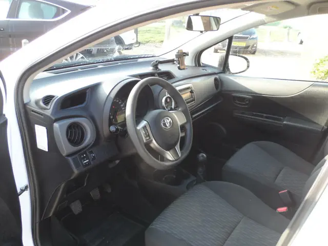 Toyota Yaris 1.0 VVT-i Now 2014 Benzine 12