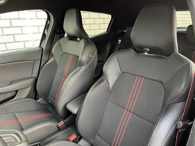 Renault Clio 1.3 TCe R.S. Line 2020 Benzine 33