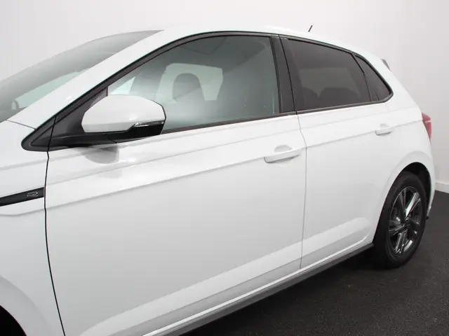 Volkswagen Polo 1.0 TSI DSG R-Line 2024 Benzine 29