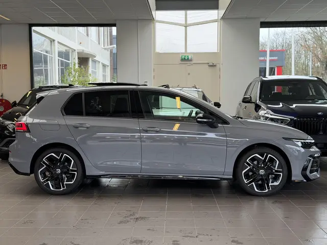 Volkswagen Golf 1.5 R line 2024 Hybride Benzine 19