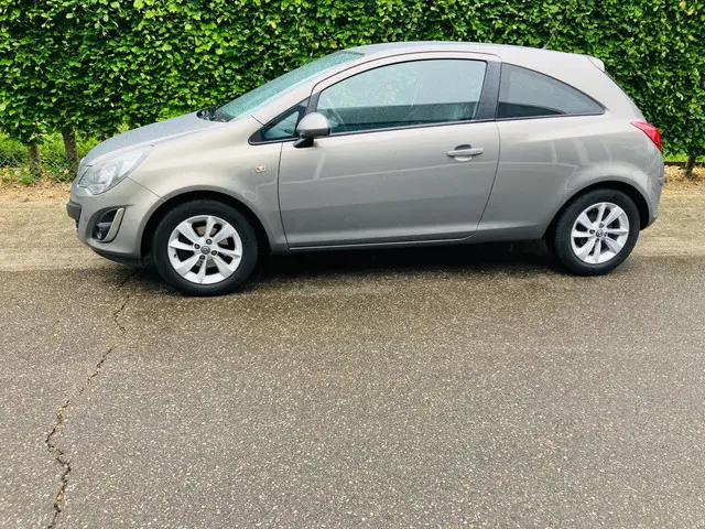 Opel Corsa 1.4-16V Enjoy 2014 Benzine