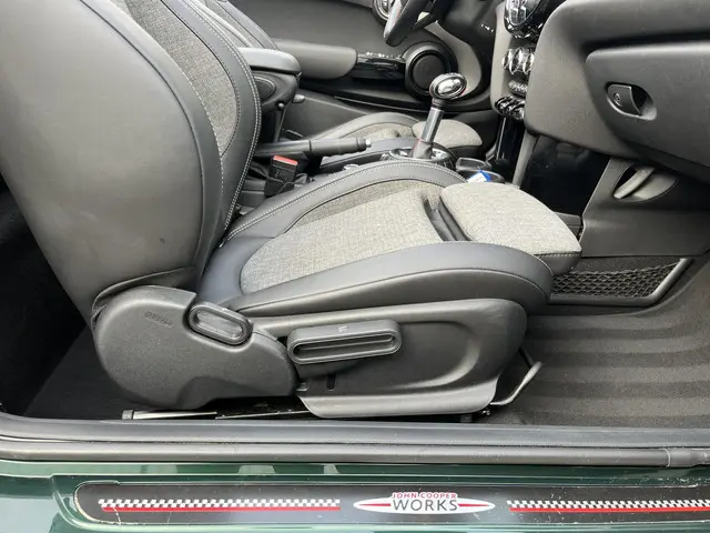 MINI Cooper Cabrio 2.0 John Works Chili 2017 Benzine 33