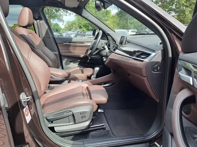 BMW X1 sDrive18i High Executive 2017 Benzine 27