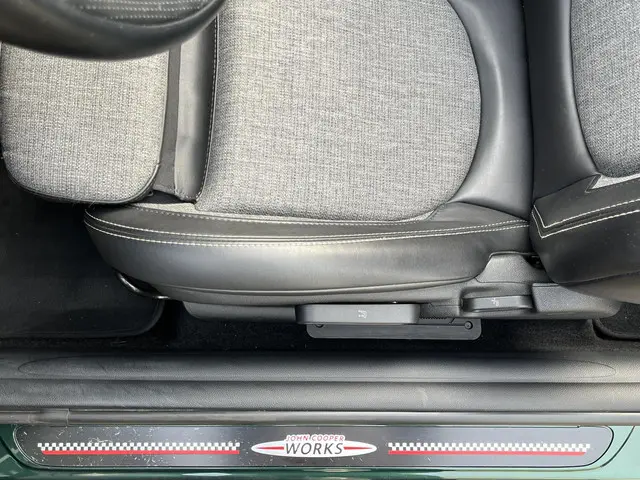 MINI Cooper Cabrio 2.0 John Works Chili 2017 Benzine 22