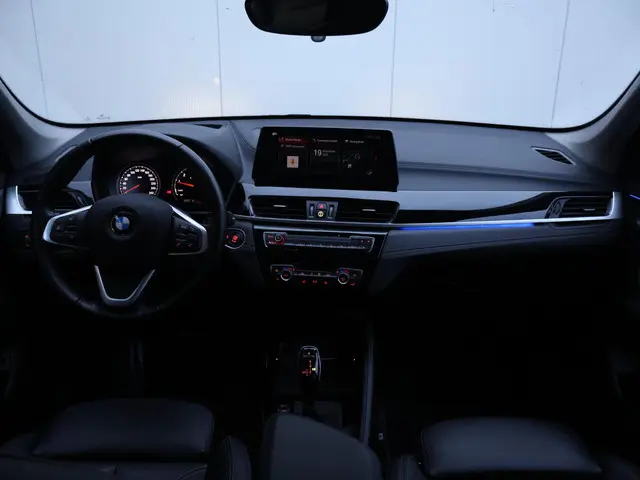 BMW X1 sDrive18i Business Edition Plus 2021 Benzine 18