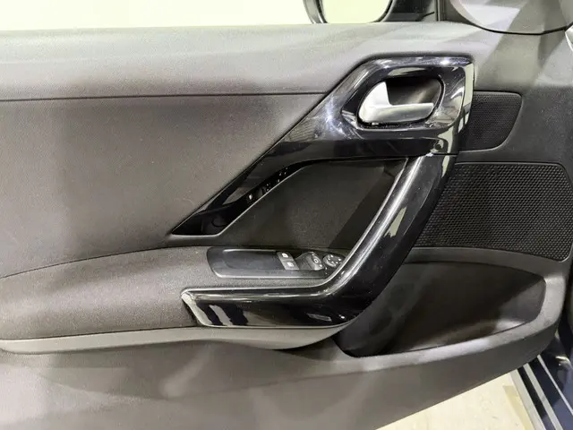 Peugeot 208 HB 1.2 PureTech Blue Lion 2017 Benzine 24