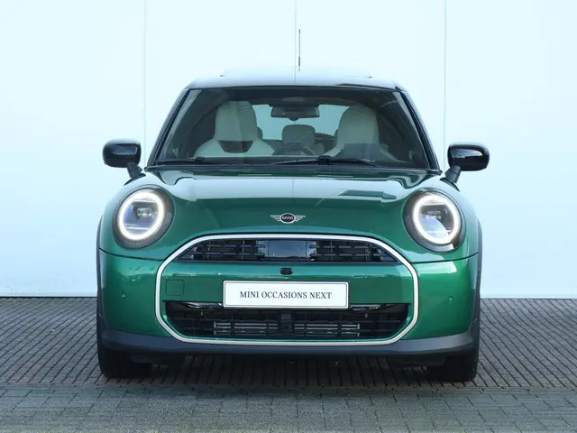 MINI 5-Deurs Mini 1.5 Cooper C Favoured L 2025 Benzine 5