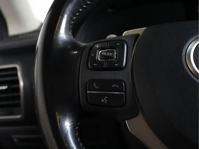 Lexus NX 300h AWD Luxury Line 2018 Hybride Benzine 16